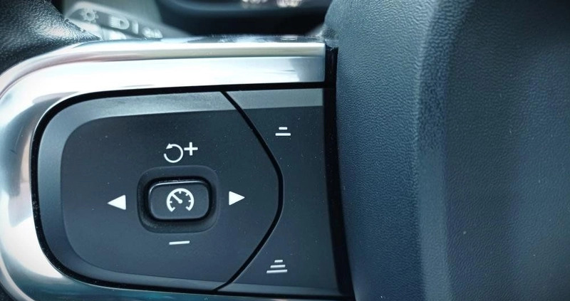 Volvo XC 40 cena 114900 przebieg: 121062, rok produkcji 2019 z Kraków małe 781